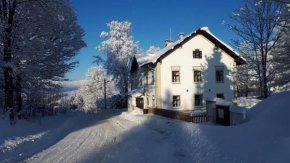 Stará Škola Hedeč, Kraliky